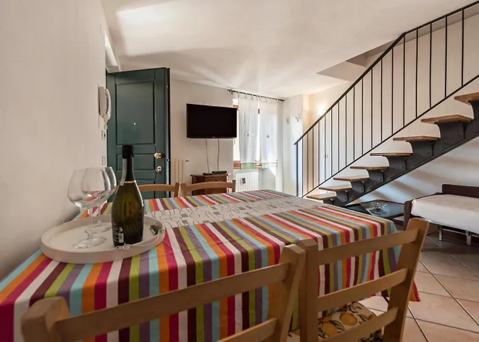 Borgo Tre Con Parcheggio 아파트 말세진느